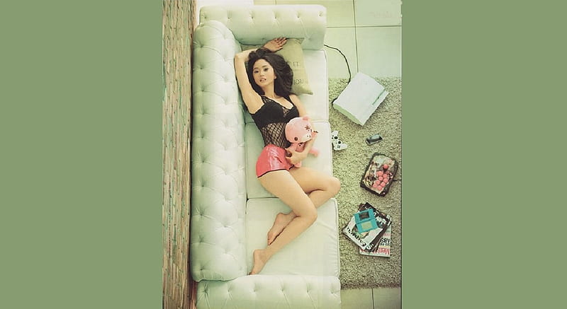 Leila Ben Khalifa, windows, brunette, wood floorig, decorative bra