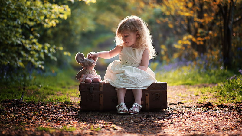 Little girl, sightly, sweet, kid, fair, graphy, Doll, people, beauty, child, face, pink, bonny, Belle, lovely, comely, pure, blonde, baby, sit, cute, tree, girl, barefoot, nature, childhood, white, pretty, adorable, nice Hair, little, bag, Nexus, bonito, dainty, princess, outdoor, HD wallpaper