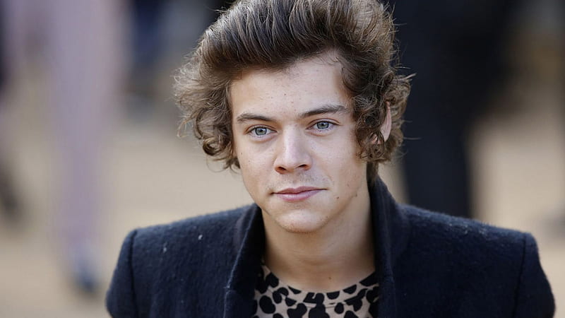 Handsome Harry Styles In Blur Background Wearing Black Coat Harry Styles, HD wallpaper