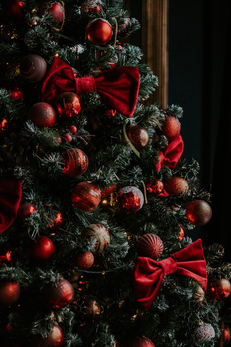 christmas tree, decorations, balls, bows, garlands, christmas, new year, HD phone wallpaper