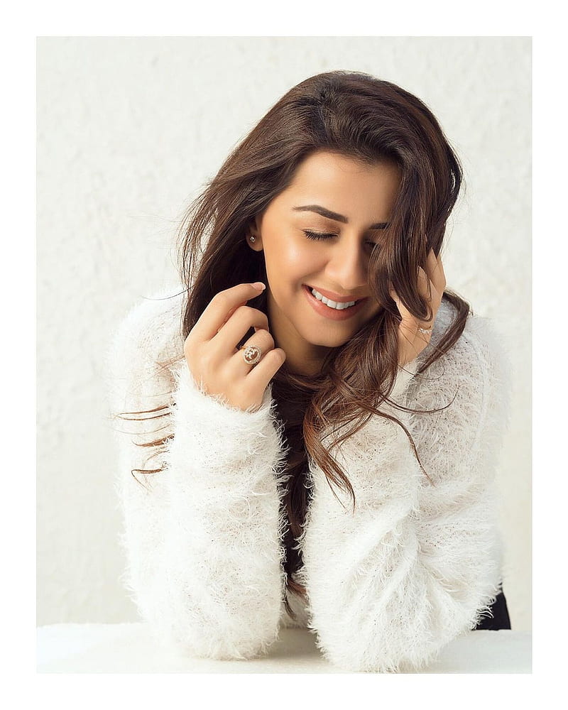Nikki Galrani, layered hair, hair, HD phone wallpaper