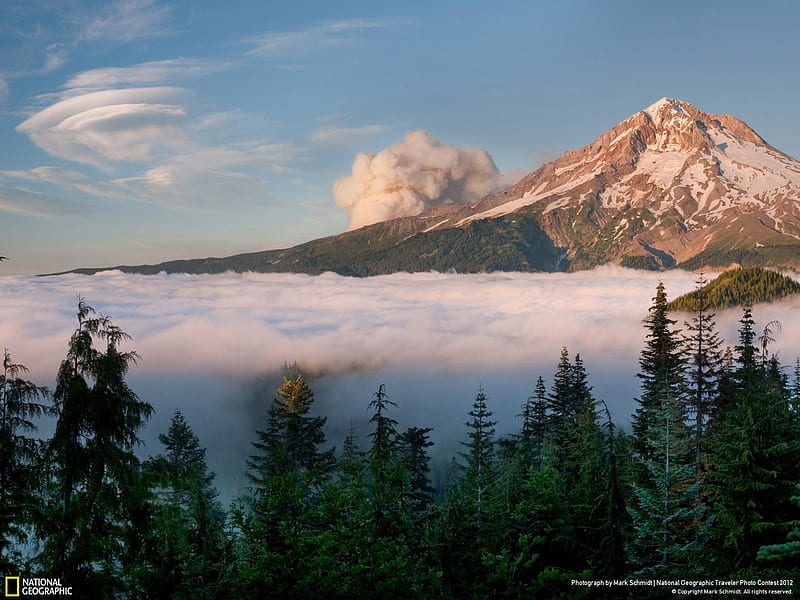 Mt Hood with Smoke of Dollar Lake Fire-National Geographic, HD wallpaper