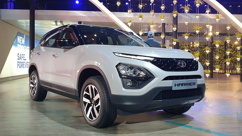 The Tata Harrier will become much affordable in the second half of this year, thanks to the introduction of a petrol engine. Harrier, Tata, Expo, Tata Harrier Black, HD wallpaper