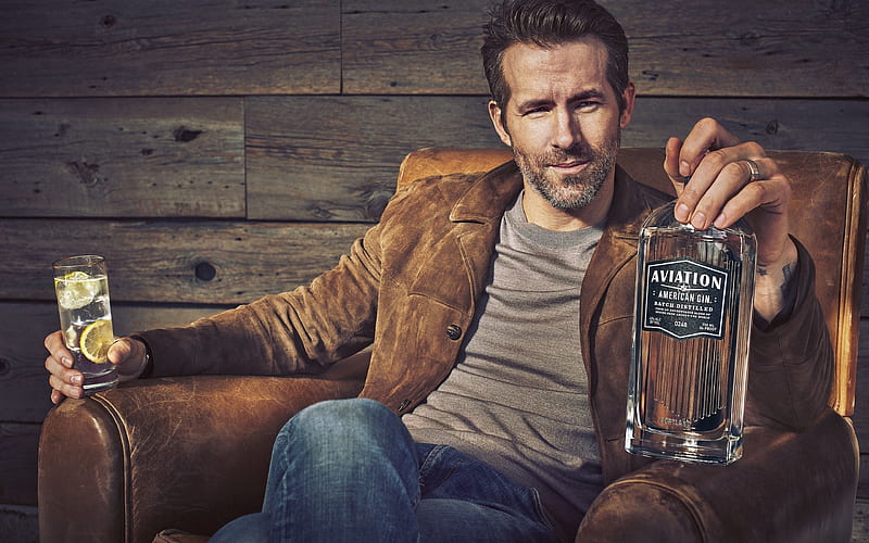 Ryan Reynolds Canadian Actor Hoot Brown Jacket Portrait Handsome Man Hd Wallpaper Peakpx 