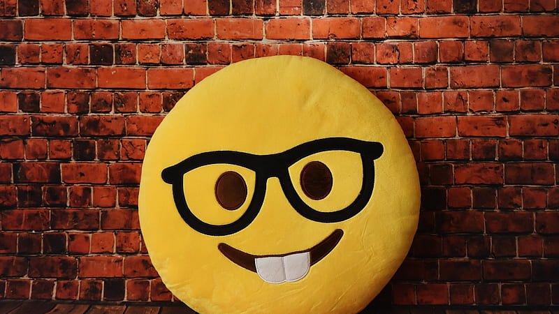Smiley Yellow Emoji In Stone Wall Background Emoji, HD wallpaper