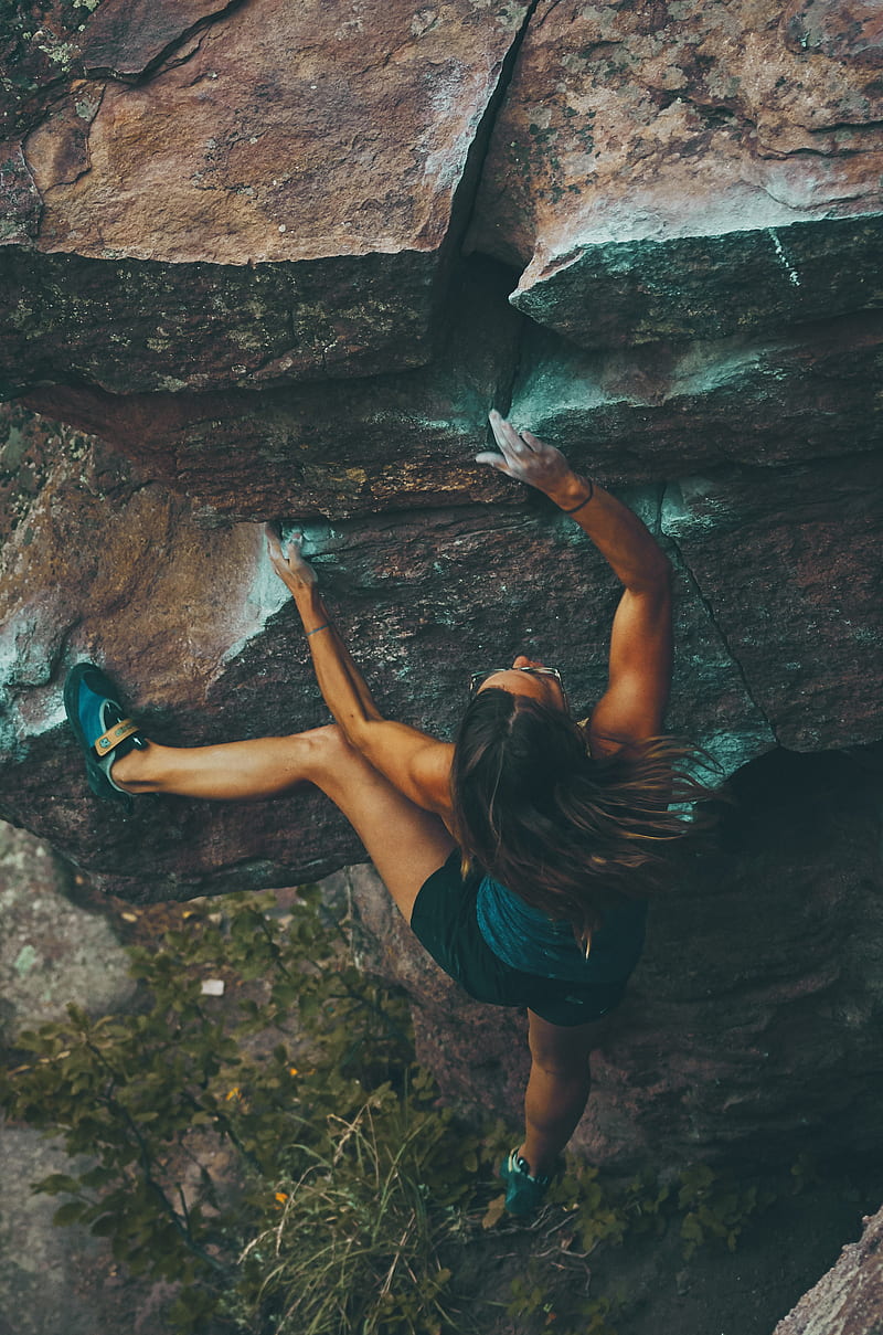 woman climbing mountain, HD phone wallpaper