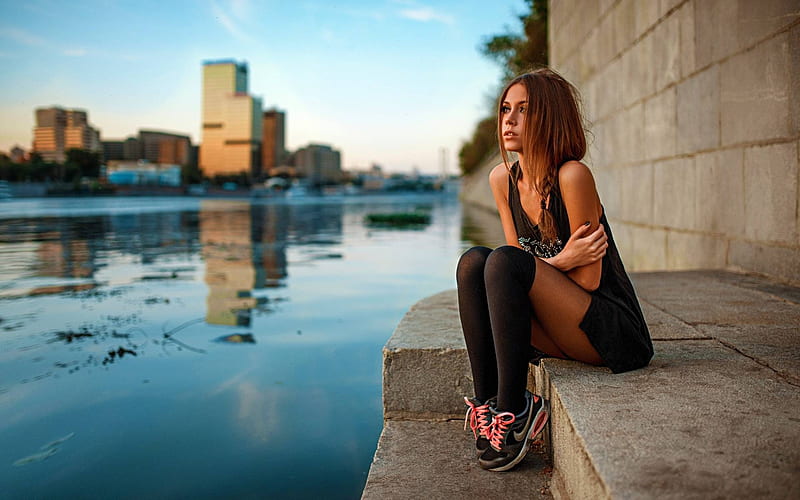 sitting on a river bank, celebrity, cool, model, actress, people, river, fun, HD wallpaper