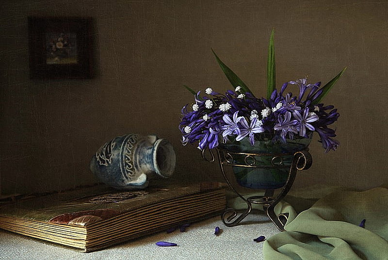 still life, hyacinth, pretty, amphora, book, vase, bonito, old, graphy, nice, flowers, beauty, blue, harmony, hyacinths, lovely, elegantly, cool, bouquet, flower, scarf, petals, HD wallpaper