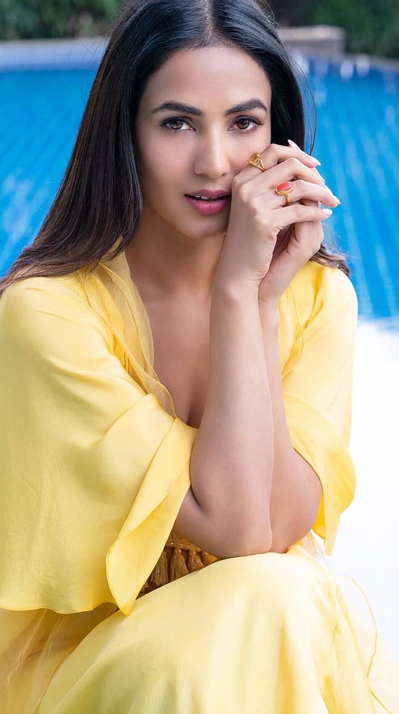 Sonal Chauhan, bollywood actress, yellow dress, HD phone wallpaper | Peakpx