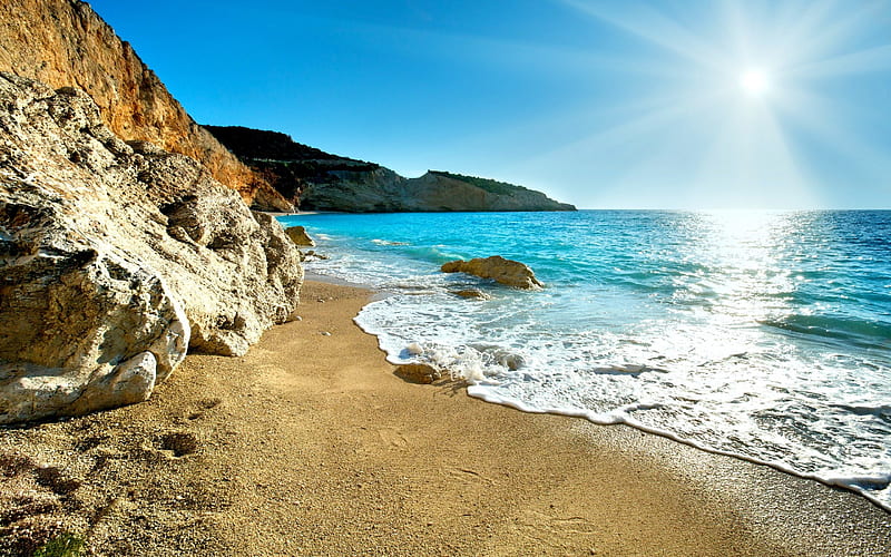 PARADISE BEACH, ocean, perfect, mountais, bonito, waves, sky, clouds, sea, beach, sunrays, sand, splendor, paradise, wild, nature, HD wallpaper