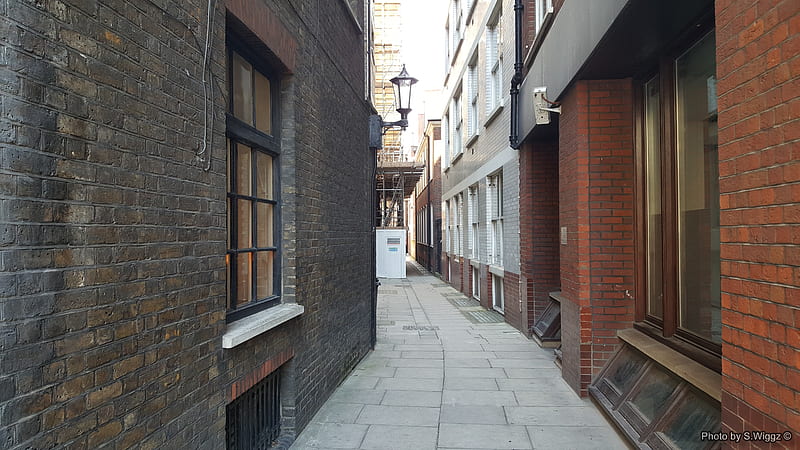 Narrow Alley Way in London England, Narrow, Alley, London, Buildings, England, HD wallpaper