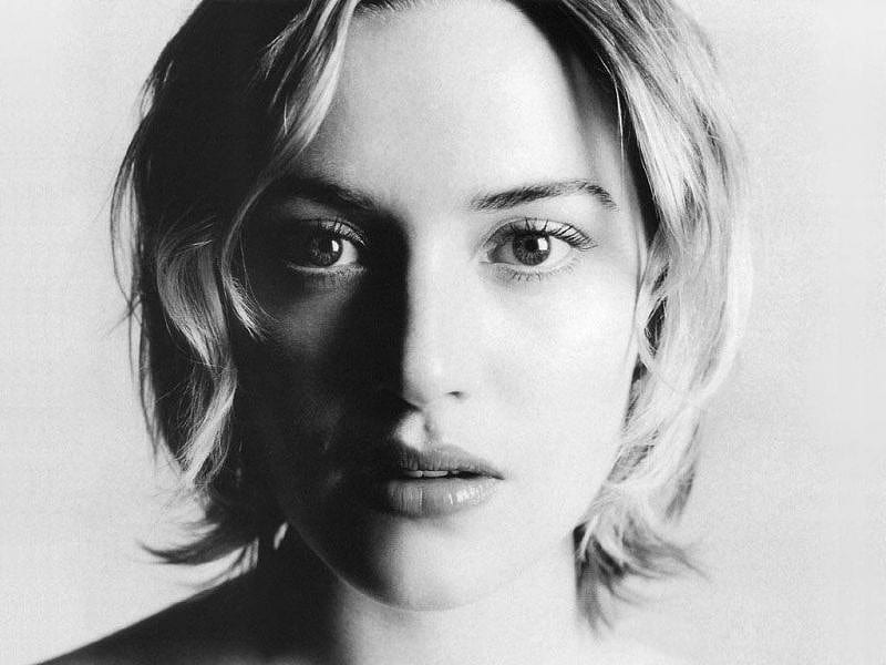 Kate Winslet in Black & White, blond, gray, black and white, black, short hair, curls, actress, 800x600, gris, kate, portrait, white, winslet, actor, serious, rembrandt style, low-res, HD wallpaper