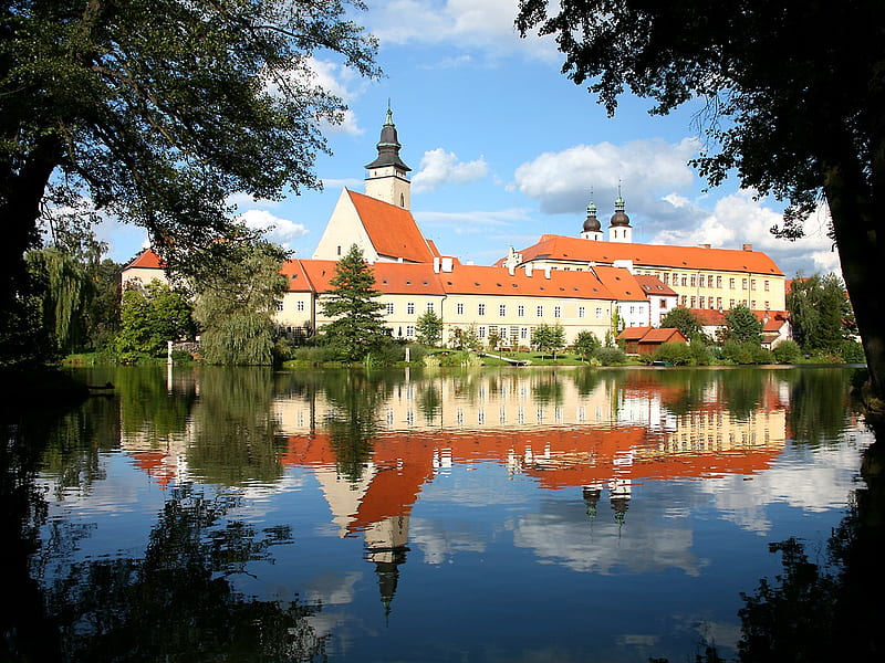 Northern Telc Reflection, spires, foreign, trees, lake, building, europe, water, mirror, reflection, HD wallpaper