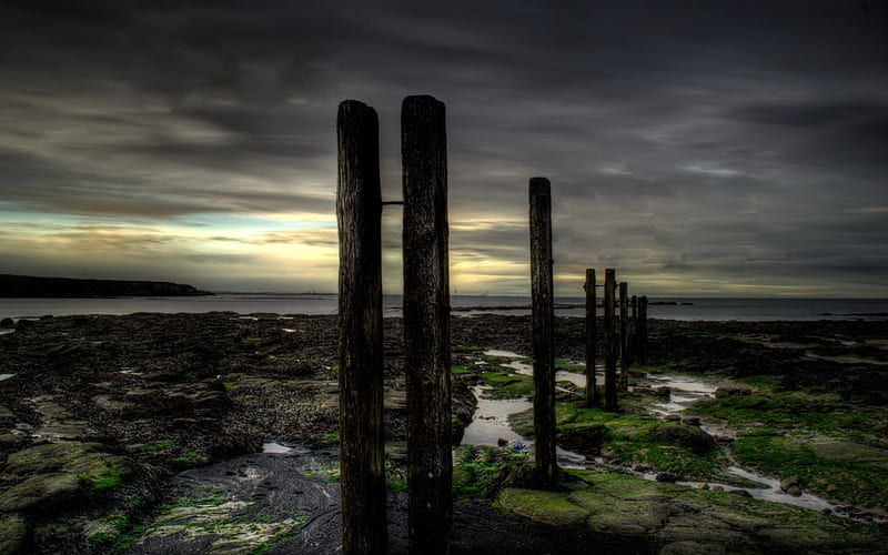 pylons on a rocky shore a twilight r, shore, r, twilight, pylons, sea, HD wallpaper