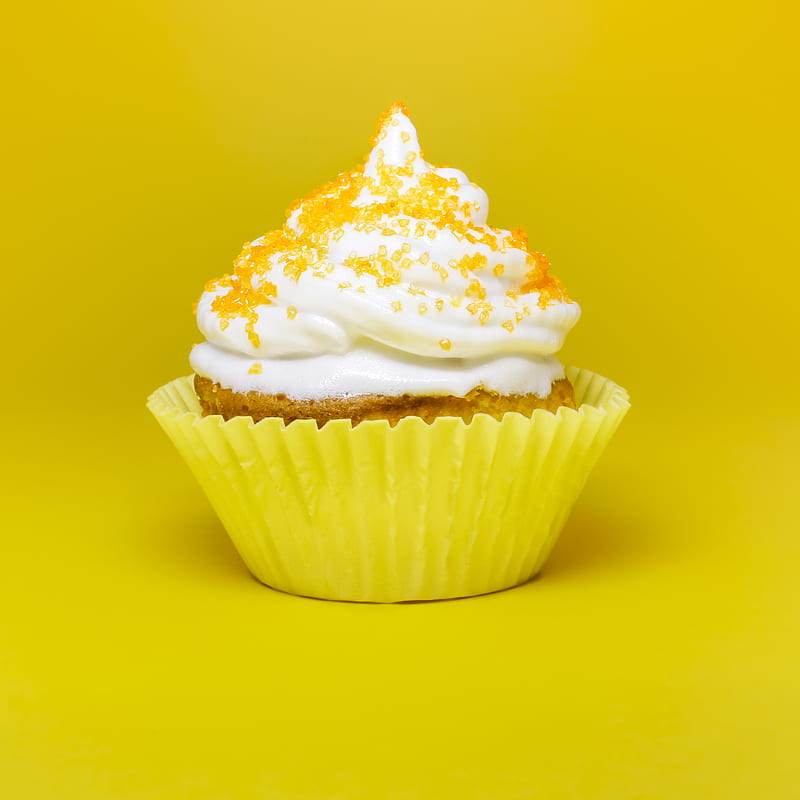cupcake top with cream in yellow cupcake holder, HD phone wallpaper