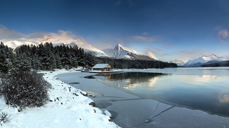 lodge on lake in winter, forest, lodge, mountains, lake, winter, HD wallpaper