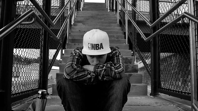Mac Miller Black And White Sitting On Steps 20 Celebrities, HD wallpaper