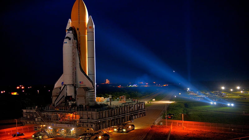 the shuttle discovery moving to launch pad, pad, tractor, lights, shuttle, night, HD wallpaper