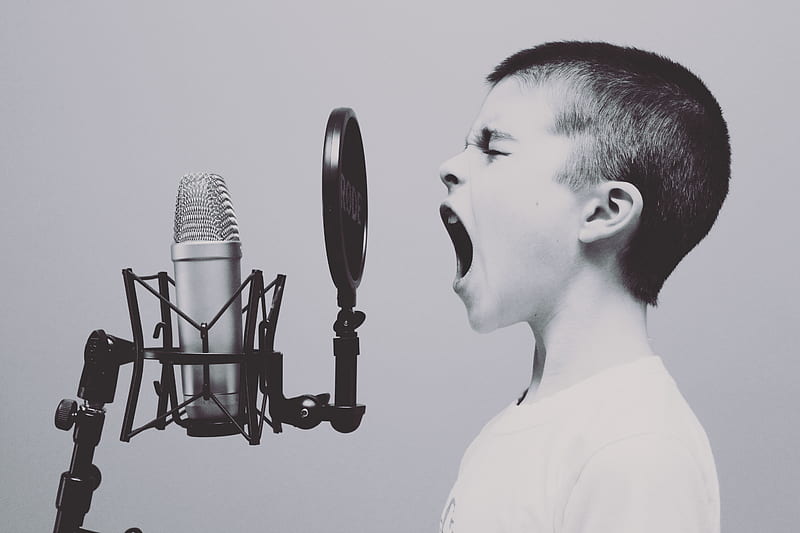 boy singing on microphone with pop filter, HD wallpaper