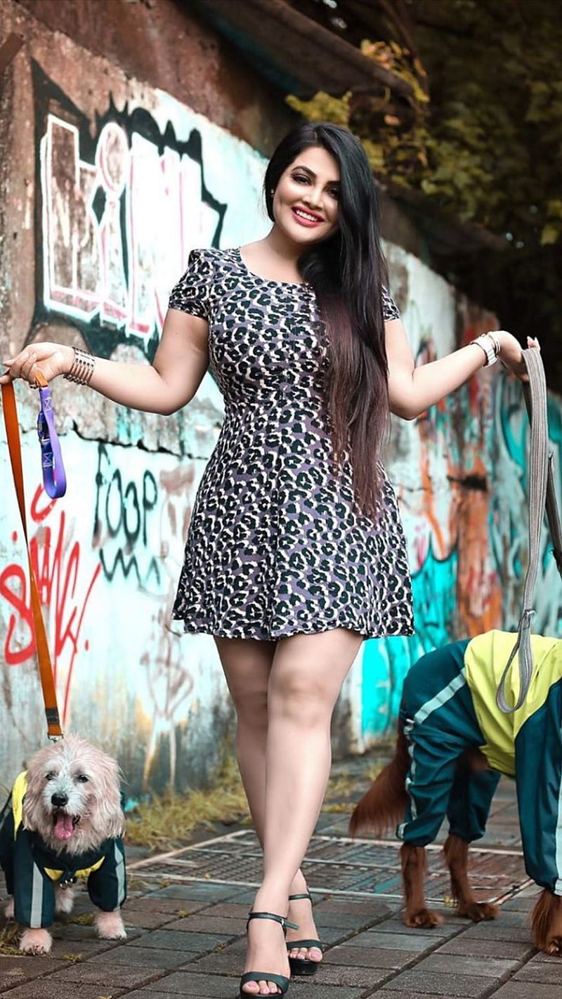 Khushi Gadhvi, actress, beautiful, beauty, gorgeous, happy, dogs, bollywood, india, HD phone wallpaper
