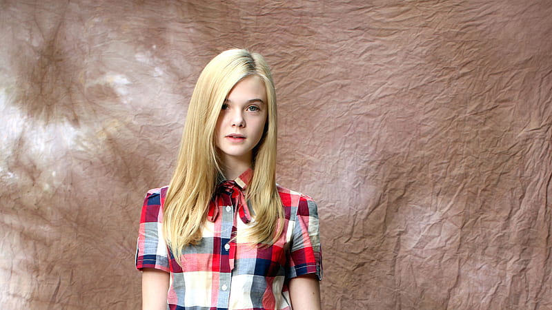 Blonde Hair Mary Elle Fanning Is Wearing A Checked Shirt With Brown Background Mary Elle Fanning, HD wallpaper