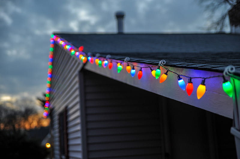 selective focus graphy of string lights on roof top edge, HD wallpaper