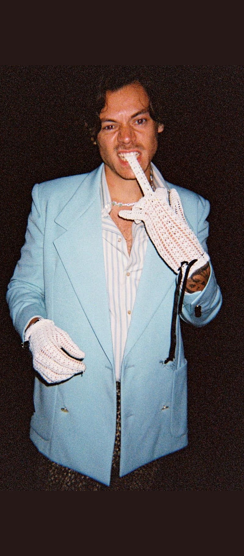 Harry Styles, blue, gloves, golden, lace gloves, long hair, suit, HD phone  wallpaper | Peakpx