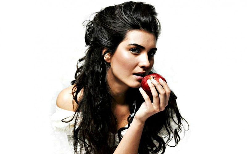 Tuba Buyukustun, apple, red, woman, fruit, brunette, girl, actress, turkish, white, HD wallpaper