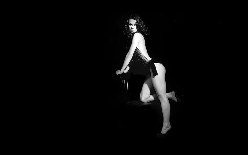 Classic B&W, pose, black and white, chair, classic, woman, sexy, HD wallpaper