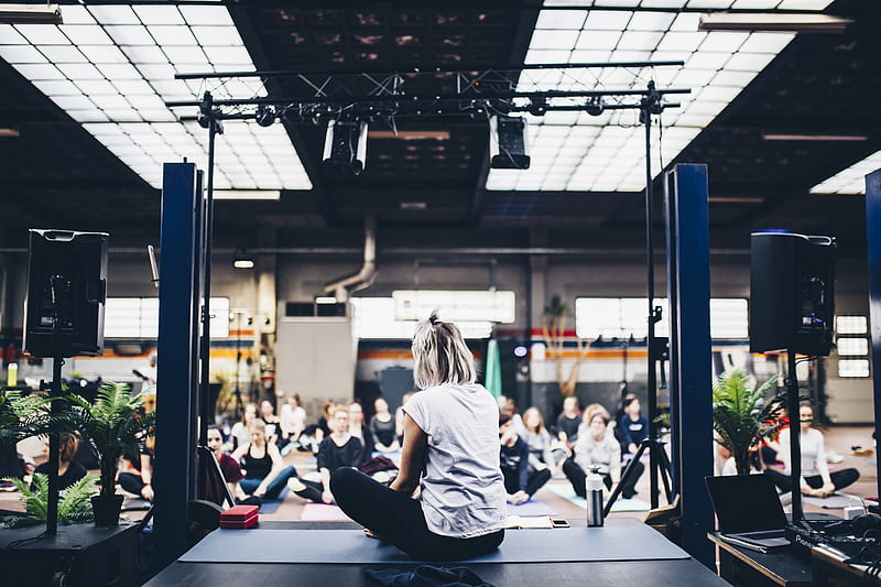 woman sitting in the yoga mat, HD wallpaper