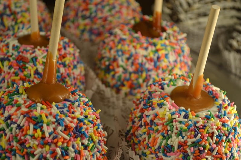 Toffee apples with hundreds and thousands., cake pops, graphy, yummy, hundreds andhousands, HD wallpaper