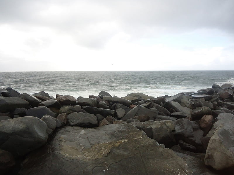Calm Pacific, beach, clouds, boulders, ocean, HD wallpaper