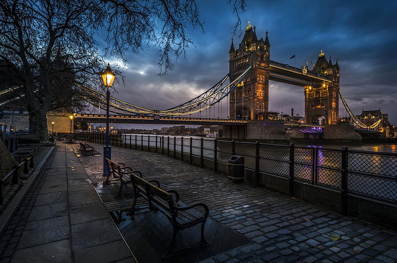 Evening In London, fence, River Thames, London, buildings, trees, clouds, lamp posts, lights, benches, Thames, river, evening, Tower Bridge, night, HD wallpaper