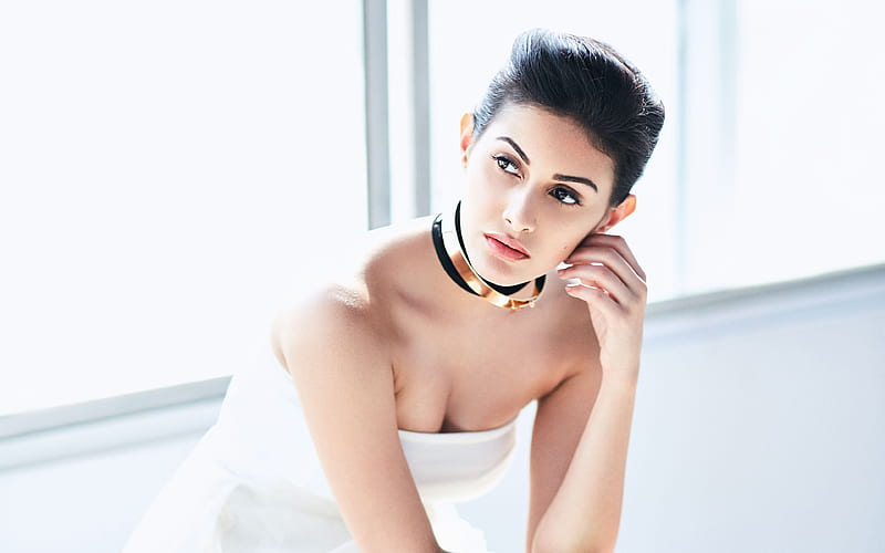 Amyra Dastur, portrait Indian actress, white dress, a beautiful brunette, makeup, gold jewelry, HD wallpaper