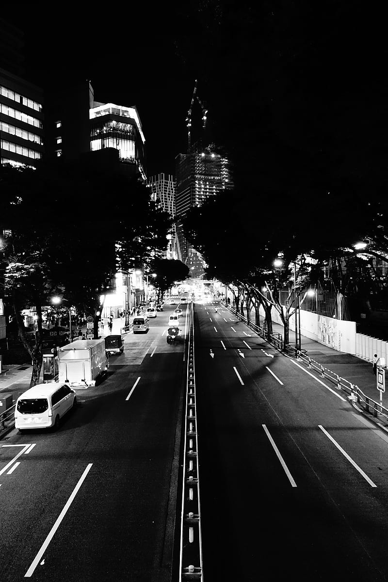 road, night city, bw, carros, buildings, HD phone wallpaper
