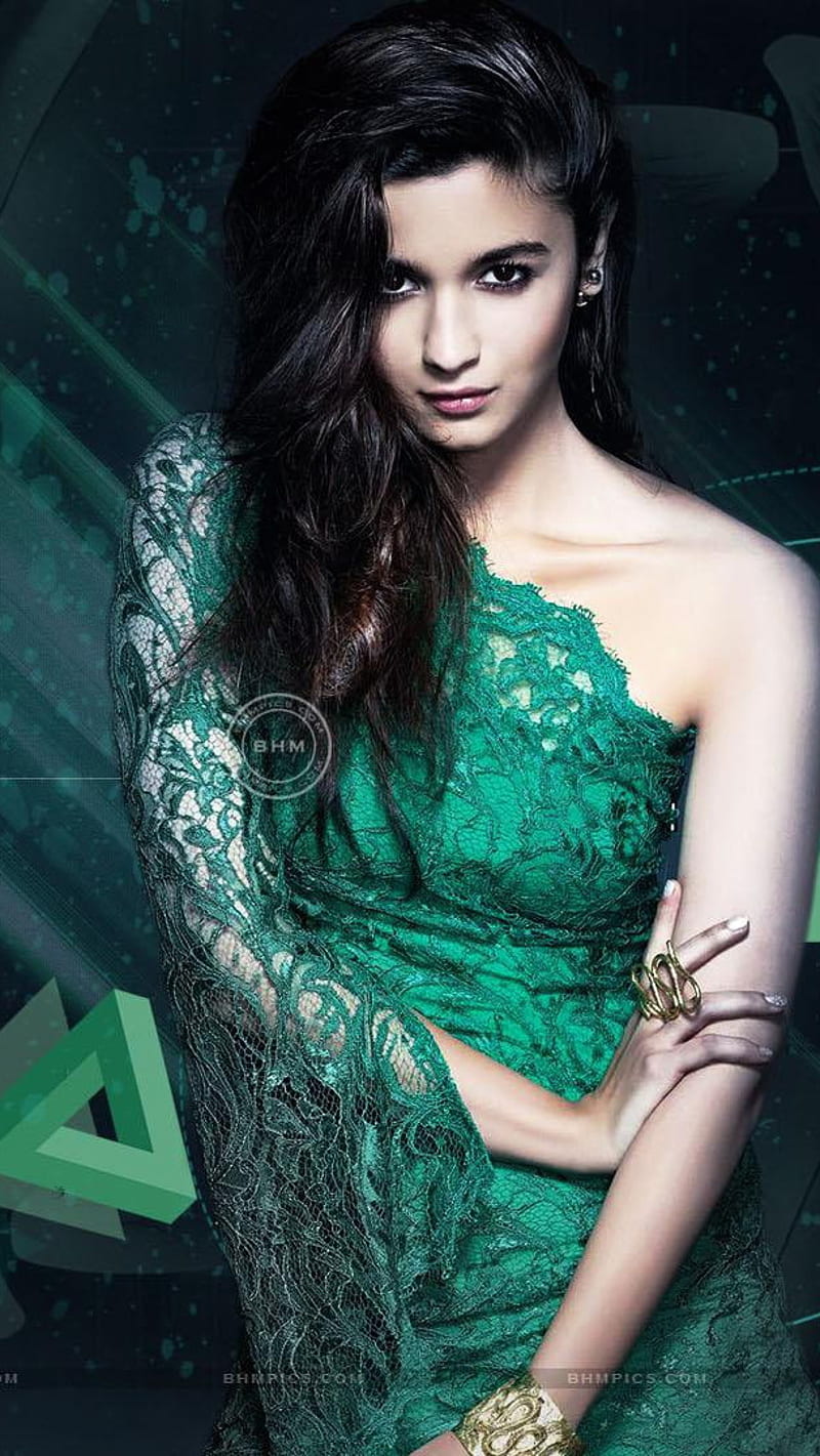 Green Alia Bhatt, celebrity, bollywood, indian actress, bonito, cute, alia  bhatt, HD phone wallpaper | Peakpx