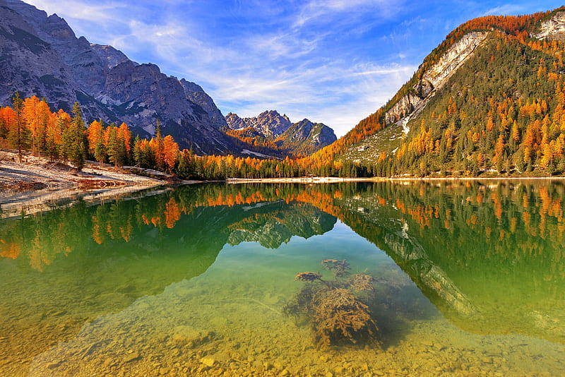 Landscape with mountain and lake, hills, forest, fall, autumn, bonito ...