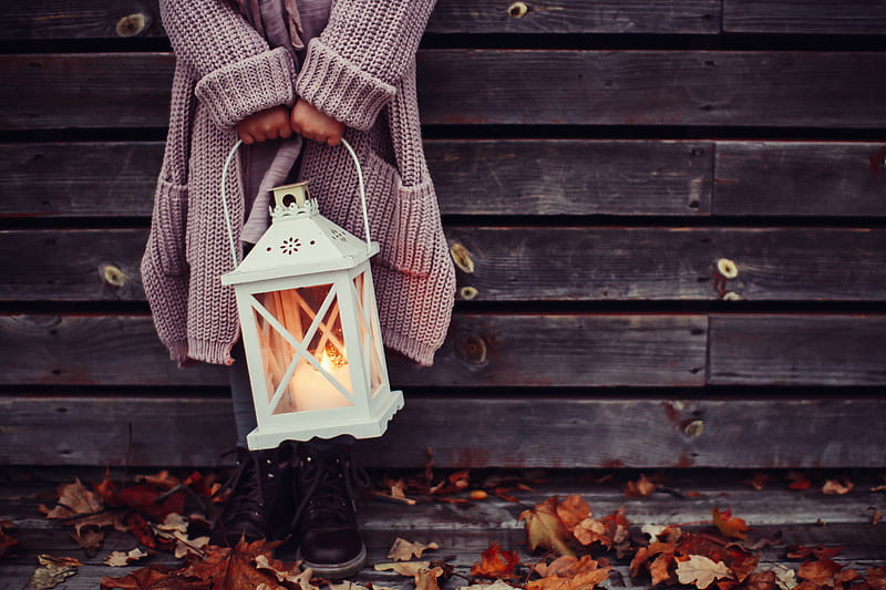 girl holding candle lantern, HD wallpaper