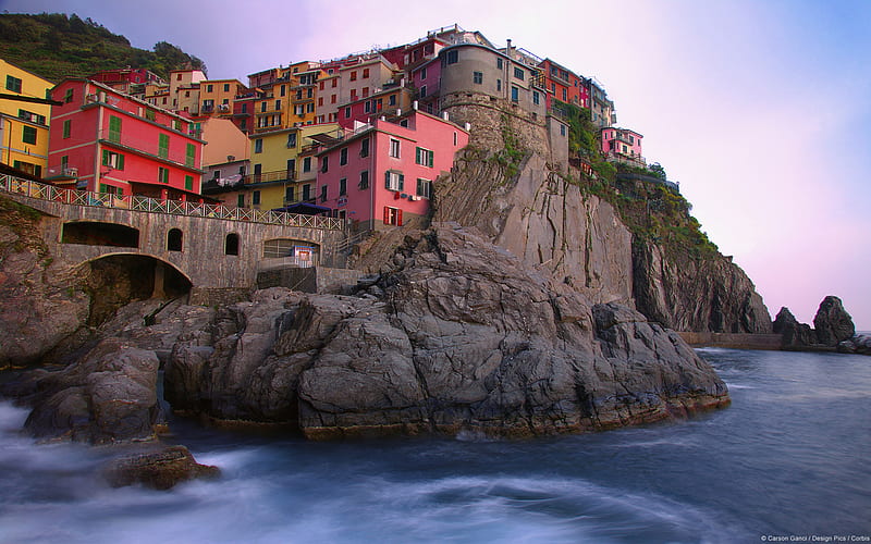 Manarola, Italy, red, houses, ocean, rocky, bonito, pink, sea, italy, HD wallpaper