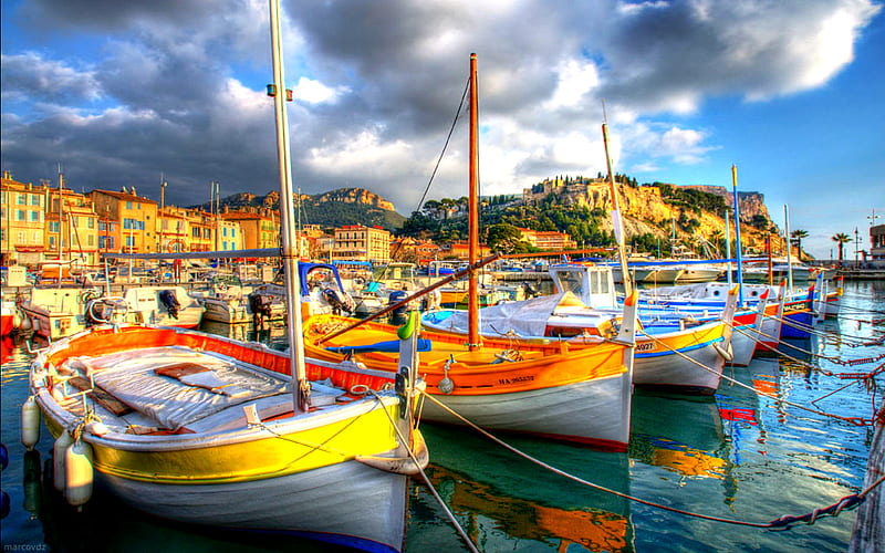 Boats, colorful, sailing, bonito, clouds, sea, boat, splendor, beauty, reflection, lovely, view, ocean, port, buildings, town, colors, sky, building, water, harbour, france, mountains, peaceful, nature, sailboat, sailboats, HD wallpaper