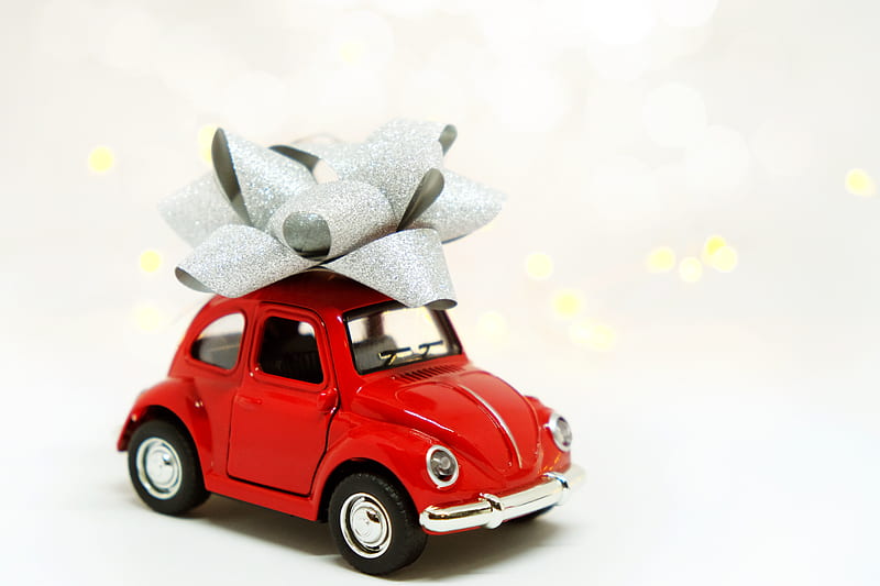 red Volkswagen Beetle miniature gift with gray ribbon, HD wallpaper