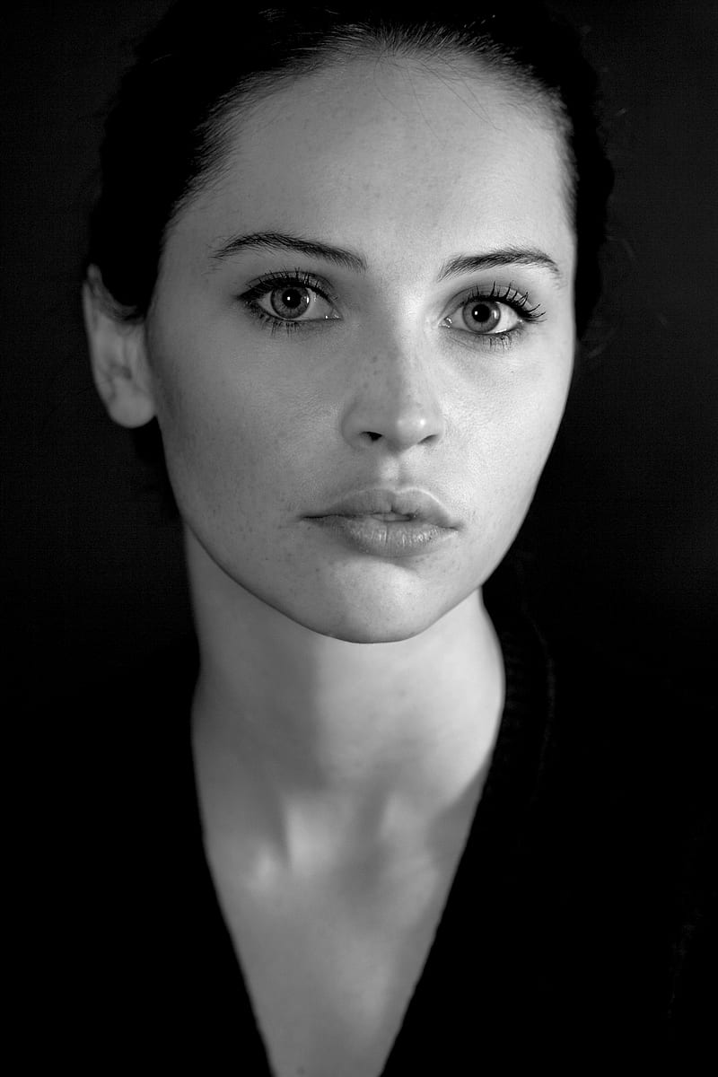 Felicity Jones, actress, face, monochrome, closeup, HD phone wallpaper