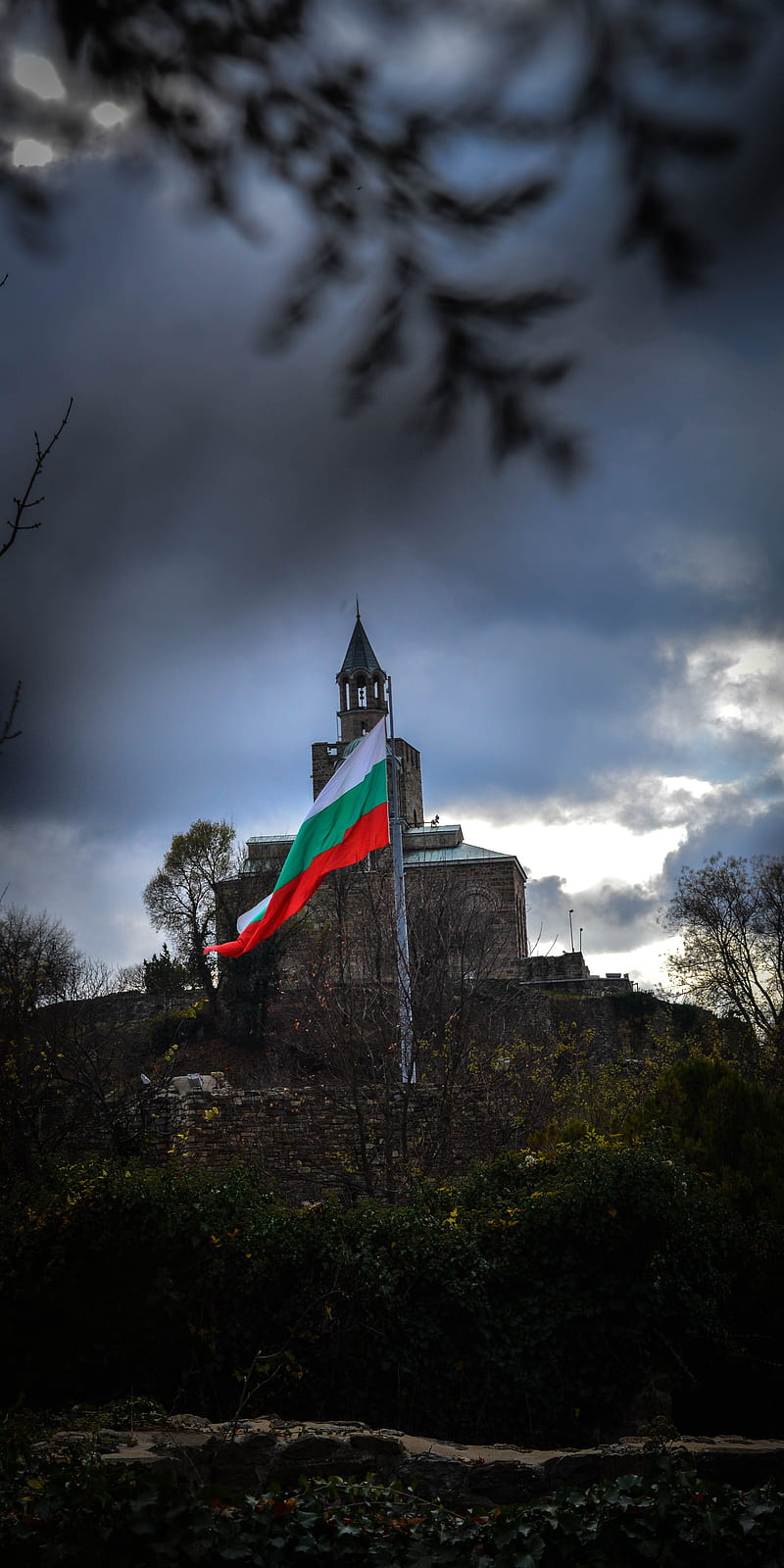 Bulgarian Flag, bulgaria, tarnovo, tsarevets, forest, landscape, monument, HD mobile wallpaper | Peakpx