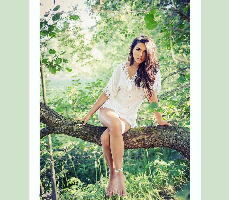 ROSA-MARIA RYYTI, WHITE LACE TRIMMED COVERALL, BAREFOOT, SITTING ON TREE BRANCH, BRUNETTE, TREES, ANKLE BRACELET, HD wallpaper