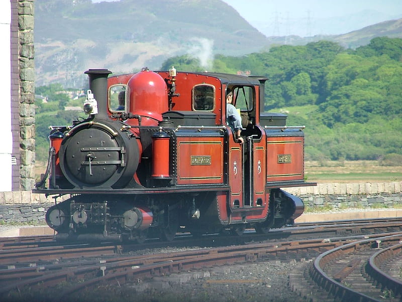 Welsh Loc, mountain, red, locomotive, vegetation, steam, smoke, rails, HD wallpaper