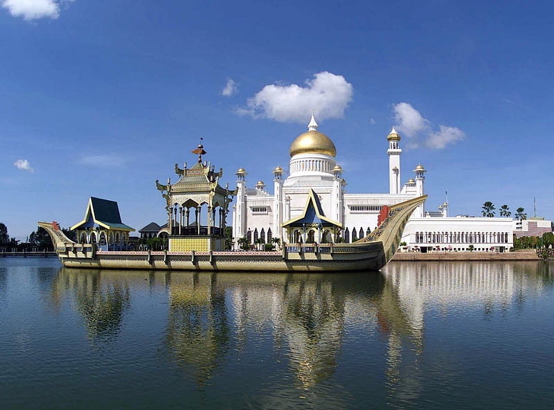 Brunei ~ Sultan Omar Saifuddin Mosque, cloud, view, brunei, Sultan Omar Saifuddin, religious, sky, boat, water, mosque, blue, HD wallpaper