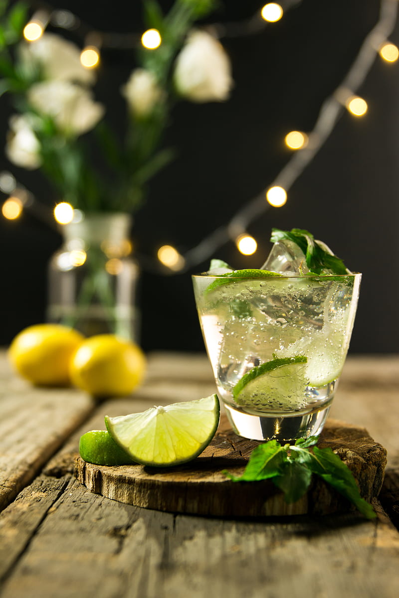 lime beverage on wooden board, HD phone wallpaper