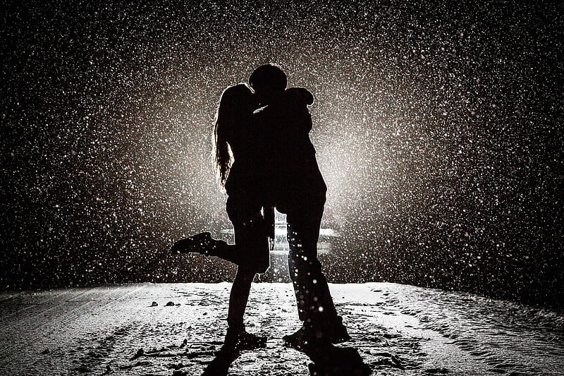 Couple Kissing In Snow Night, couple, kissing, snow, love, HD wallpaper