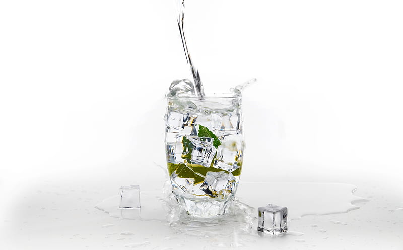 Refreshing Glass of Water with Ice Cubes Ultra, Food and Drink, Water, Cold, Mint, Glass, Lemon, summer time, drink, refreshing, pouring, aesthetic, icecubes, reinvigorate, HD wallpaper