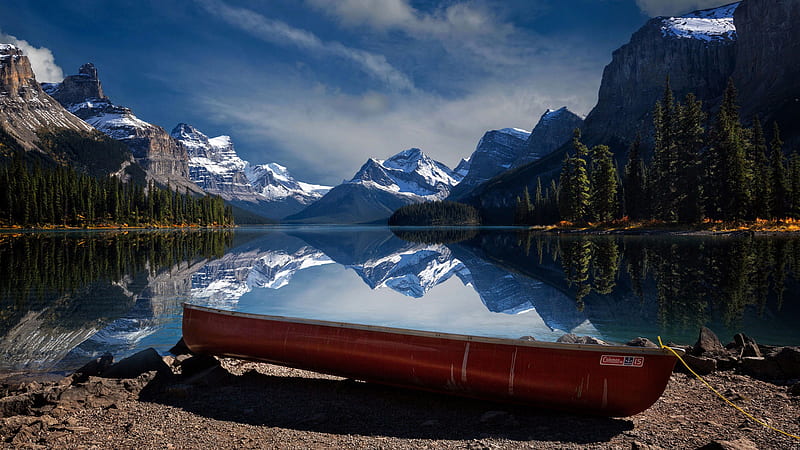 Reflection Of Mountain On Lake Water And A Boat On Shore Nature, HD wallpaper